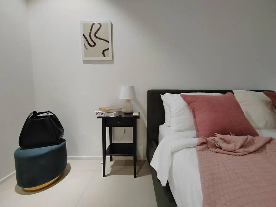Mont Kiara Main Street Walking Distance Sunway 163 2Bedroom Balcony 2-4 Pax Kuala Lumpur